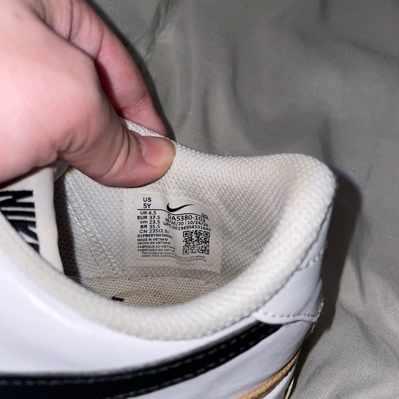 Nike shoes size 5Y - Picture 3 of 3